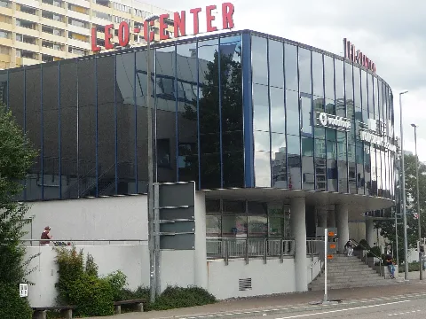Leo Center Eingang Neuköllner Platz