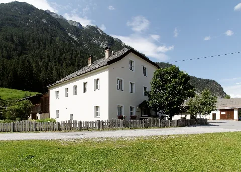 Leutasch Kirchplatzl Widum