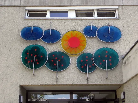 Linz Kleinmünchen Hort Und Kindergarten Scharmühlwinkel Plastik Über Dem Eingang