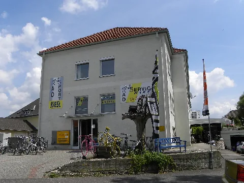 Linz Stmagdalena Fahrradservice An Der Freistädter Straße Mit Fahrradschlauchautomat