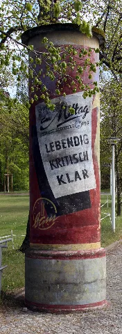 Litfaßsäule Wannseebadweg 25 (Nikol) Bz Am Mittag