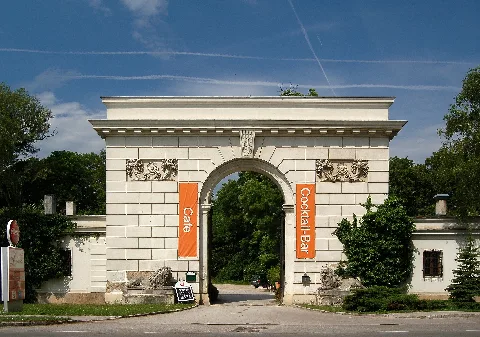 Löwentor, Günselsdorf