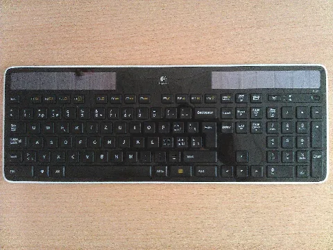 Logitech K750