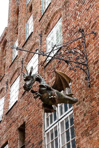 This picture shows the cultural heritage monument Kolk 20-22 according to the Cultural Heritage Protection Law of Schleswig-Holstein with the ID 752 of the city of Lübeck