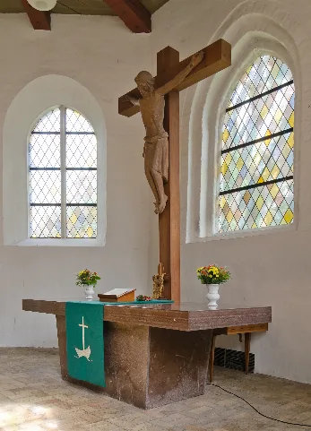 Lunden St. Laurentiuskirche Altar Seitlich
