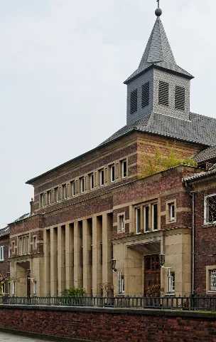 Lutherkirche In Duesseldorf Bilk, Von Nordwesten