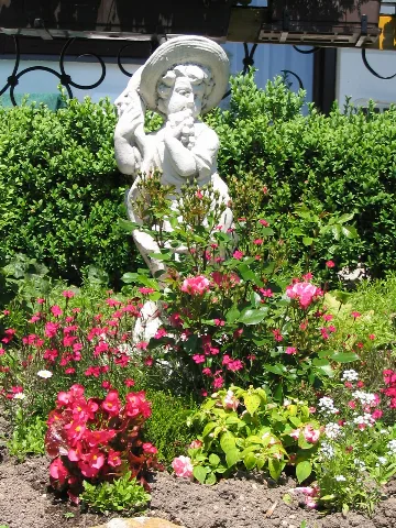 Maierhof Vorgarten Panoramio