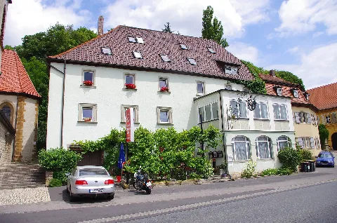 Wirtshausschild am Gasthof zum Schwarzen Adler, Schmiedeeisen, 1813/14. Mainleite 6, Mainberg, Gemeinde Schonungen, Landkreis Schweinfurt, Unterfranken, Deutschland