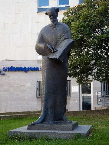 Marko Marulić Statue 20141003 18