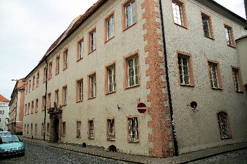 Ehem. Studienseminar St. Emmeram und St. Paul, jetzt zur Regierung der Oberpfalz gehörig, zweiflügeliger und dreigeschossiger Walmdachbau in Ecklage, Säulenportal mit Ädikula, Sandstein, barock, mit gotischen Resten.