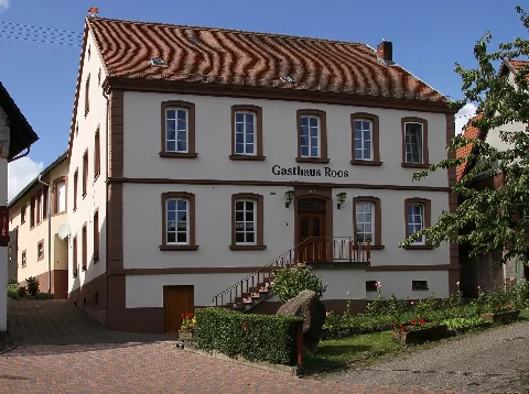 Massweiler Brunnenplatz 3 01 Gje