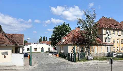 Melk Biragokaserne, Einfahrtsbereich