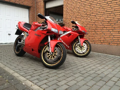 Mito Vs Ducati748 V2