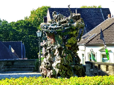 Mönchengladbach – Skulptur Von Thomas Virnich Vor Dem Rathaus, Turm Zu Babel, 2002 Panoramio