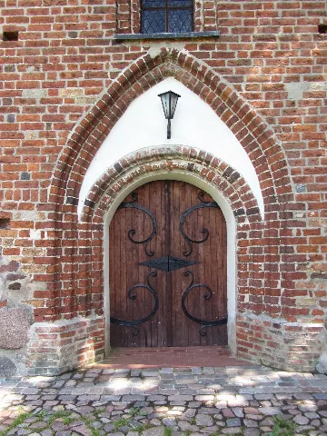 Mönchow Kirche Portal 2013 06 20 2
