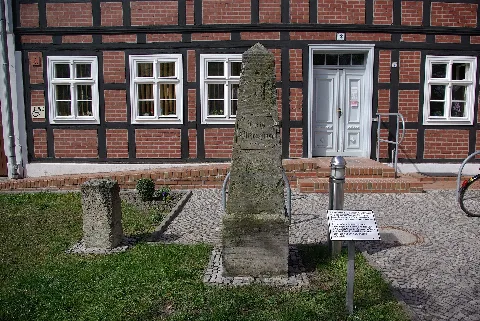 Nauen Halbmeilenobelisk