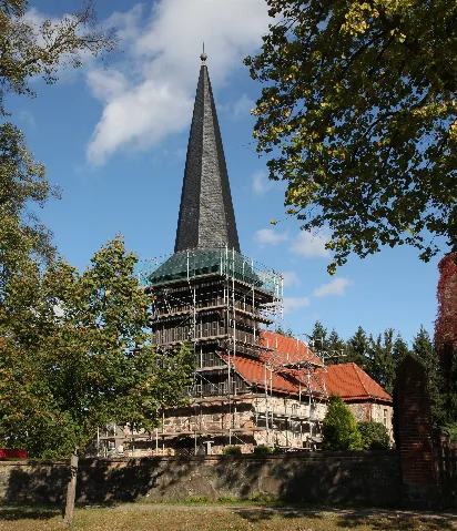 Neuruppin Karwe Lange Straße Dorfkirche (Baustelle)