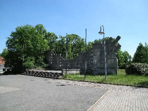Niesky, Denkmal Platz Der Jugend (1)