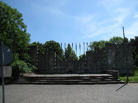 Niesky, Denkmal Platz Der Jugend (3)
