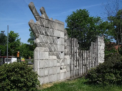 Niesky, Denkmal Platz Der Jugend (5)