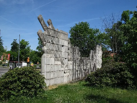 Niesky, Denkmal Platz Der Jugend (6)