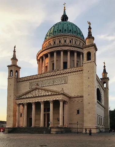 Nikolaikirche Mit Tympanon