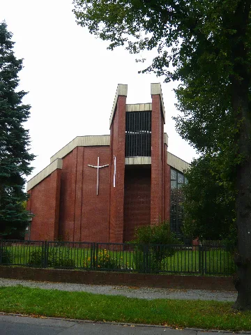 Oberfeldstr Maria Friedenskirche Biesdorf 2011 08 30 Ama Fec (42)
