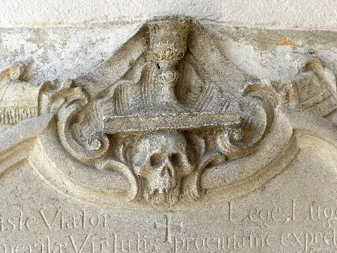 Obernzell ( Lower Bavaria ). Cemetery church Saint Margarete ( 15th century ) - Epitaph for Josef Urban Dischlinger, parish priest of Obernzell ( + 1704 ) - Eucharist chalice and skull.