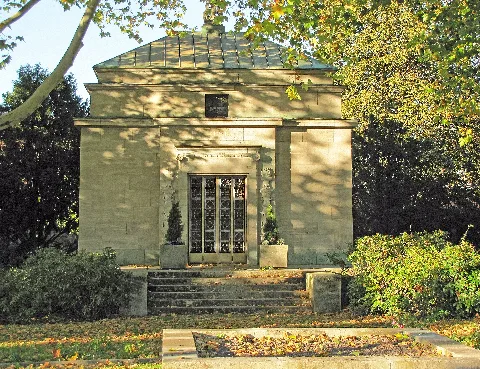 Opel Mausoleum 2010 Ruesselsheim 091