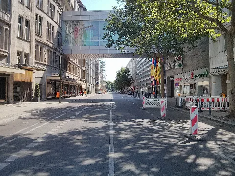 Passauerstrassevollelängegensüden