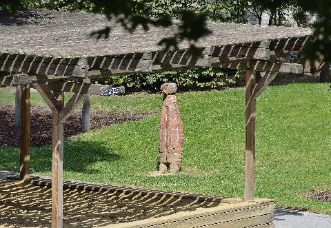 This is a photo of public art indexed in a public art catalogue of Vienna (Austria) under the number: 41592 (commons, de) .