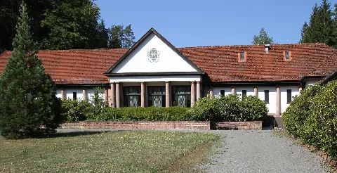 Pirmasens Waldfriedhof 02 Einsegnungshalle Gje