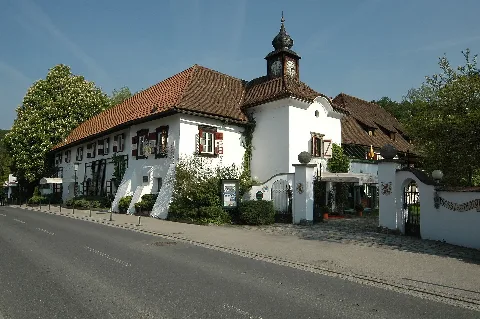 Poertschach Schloss Leonstain 01