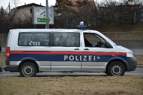 Polizei Vw Bus 01