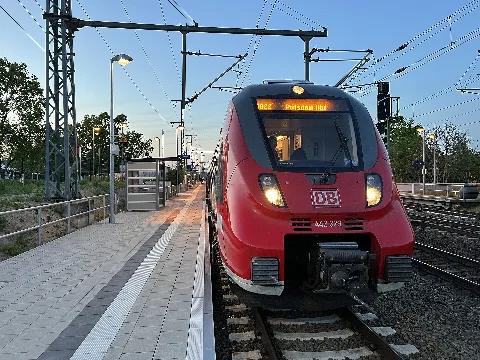 Bombardier Talent 2 auf der Linie RB22 Richtung Potsdam Hbf. am Bahnhof Golm in Potsdam, Brandenburg