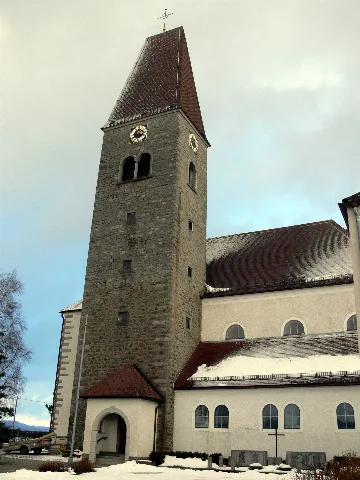 Pühret Kirche Außen 2