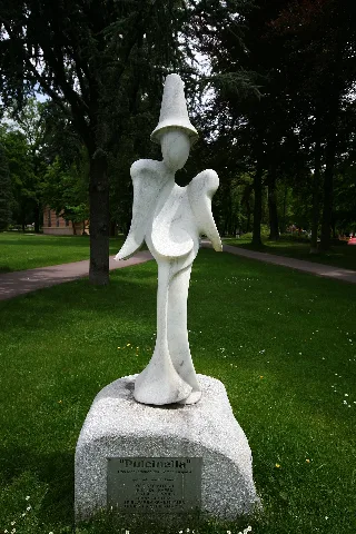 Pulcinella Skulptur Im Stadtpark Von Spittal An Der Drau