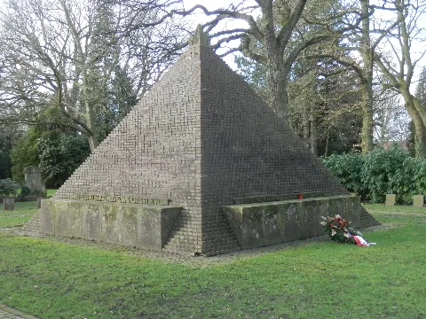 Pyramide Wulsdorf 1