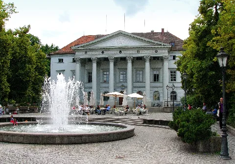 R Bismarckplatz01