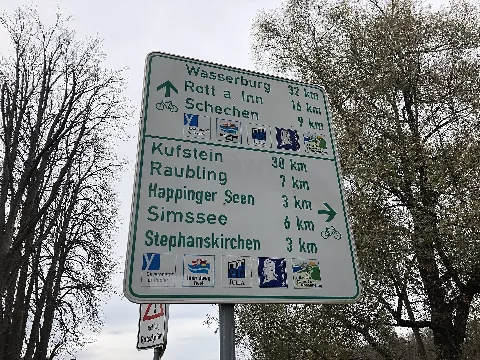 Radroutenwegweiser Mangfallfußgängerbrücke