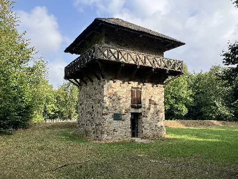 The reconstructed Roman watchtower (Wachtposten 3/15) near Kastell Zugmantel on the Upper Germanic-Rhaetian Limes, Taunusstein-Orlen, Rheingau-Taunus-Kreis, Hesse, Germany, September 2022