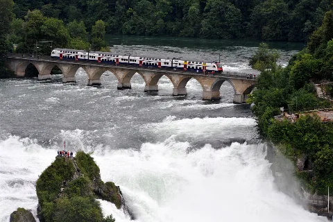 Rheinbruecke Bei Laufen 01 09