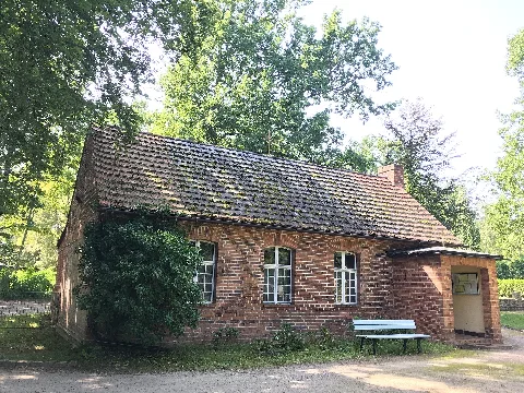 Rietschen, Friedhof Parentationshalle (1)