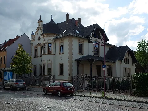 Dessau-Roßlau, Ortsteil Roßlau, Burgwallstraße 38, Porzellanfabrik Schomburg & Söhne. (Baudenkmal im Denkmalverzeichniss Sachsen-Anhalt, Erfassungsnummer: 094 35798 000 000 000 000 [1])
