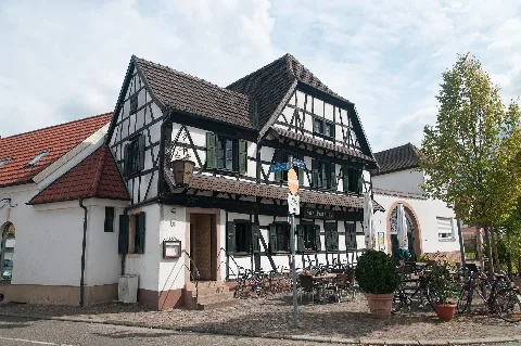 Schifferstadt, Speyerer Str 1, Gasthaus Drei Kronen, 2016 09 17 0001 01