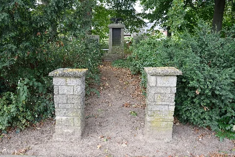 Schleswig Holstein, Blomesche Wildnis, Ehrenmal Nik 9532