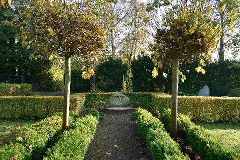 Schleswig Holstein, Glückstadt, Friedhof Nik 0909