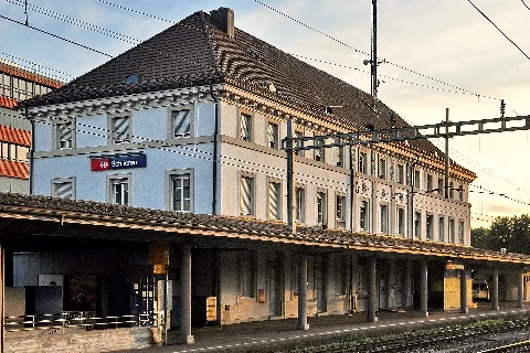 Schlieren Bahnhof 2011 09 06 19 30 40 Shiftn
