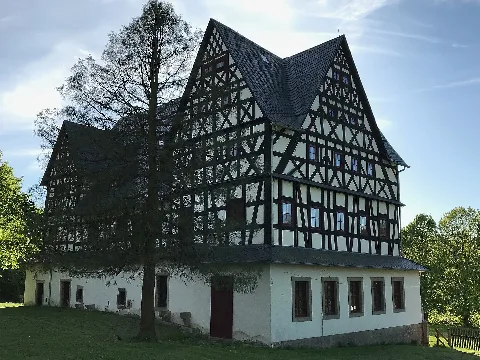 Schloss Treuen 01