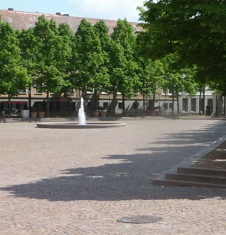 Schlossplatz Panoramio (1)